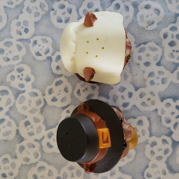 Thanksgiving Salt and Pepper Vintage Hallmark Chipmunks Salt & Pepper - Picture 5 of 12